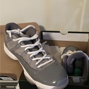 Air Jordon 11 mid top basketball shoes